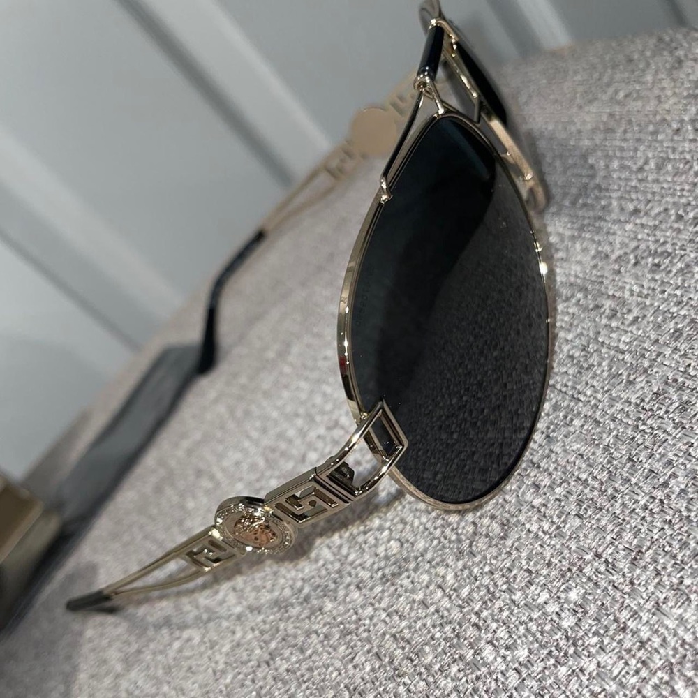 Versace Black/Gold Rimmed Aviator Sunglasses!